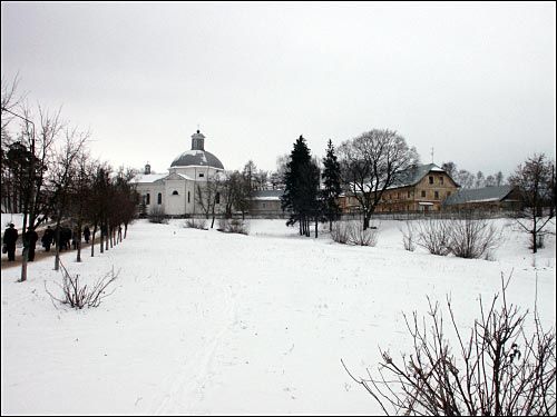 Общий вид Щучин. Костёл Святой Терезы и кляштор пиаров