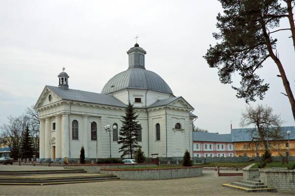 Щучин. Костёл Святой Терезы и кляштор пиаров