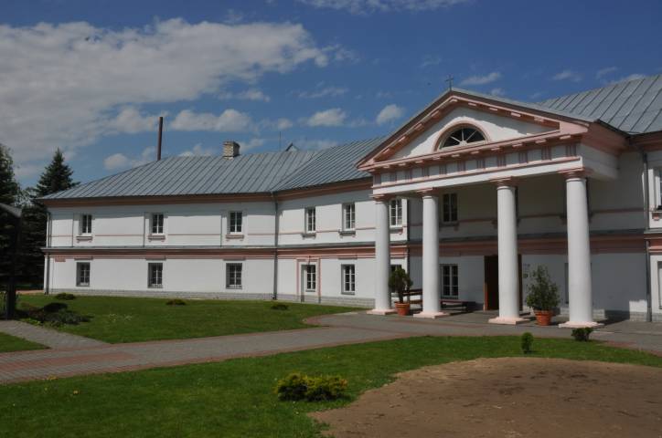 Щучин. Костёл Святой Терезы и кляштор пиаров