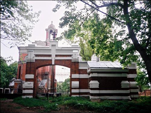  - Прысядзібны парк . Брама да капліцы