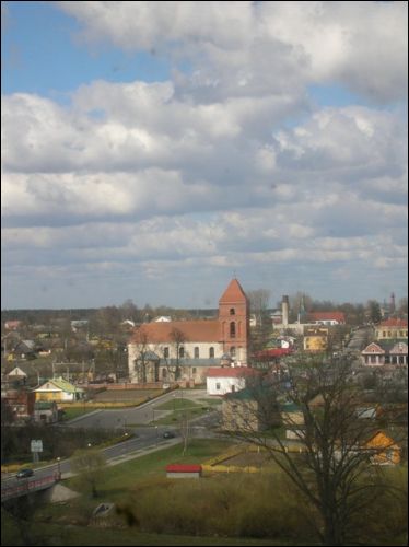 Погляд на касьцёл з замкавай вежы Мір. Краявіды