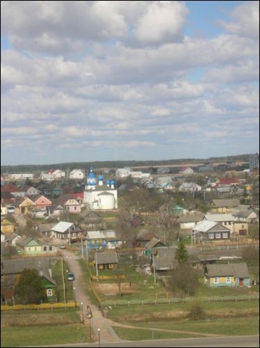 Погляд на царкву з замкавай вежы Мір. Краявіды