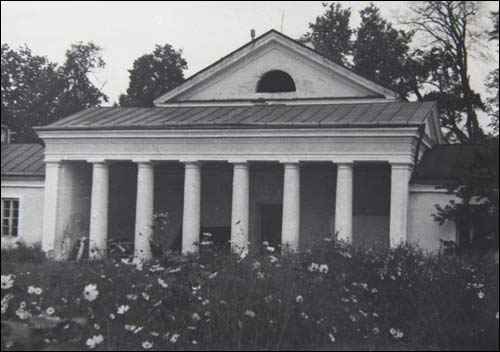 Шчорсы.  Бібліятэка Храптовічаў