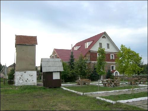  - Młyn wodny . Fasada boczna i otoczenie