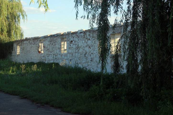  - Dwór gospodarczy . 