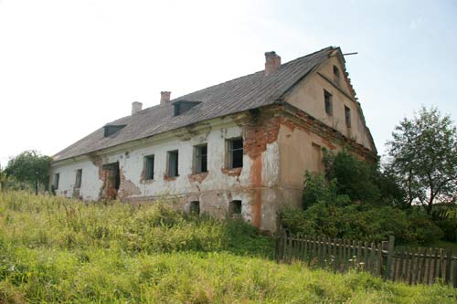 Dzieraviančycy (Brakava).  House for the farm workers