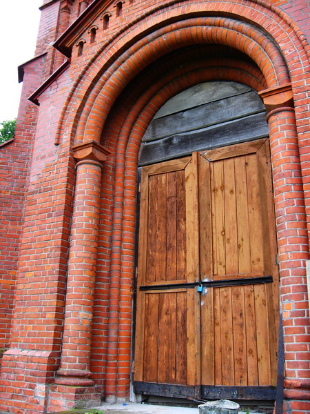 Roś. Graveyard chapel