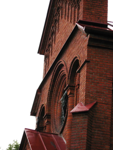 Roś. Graveyard chapel
