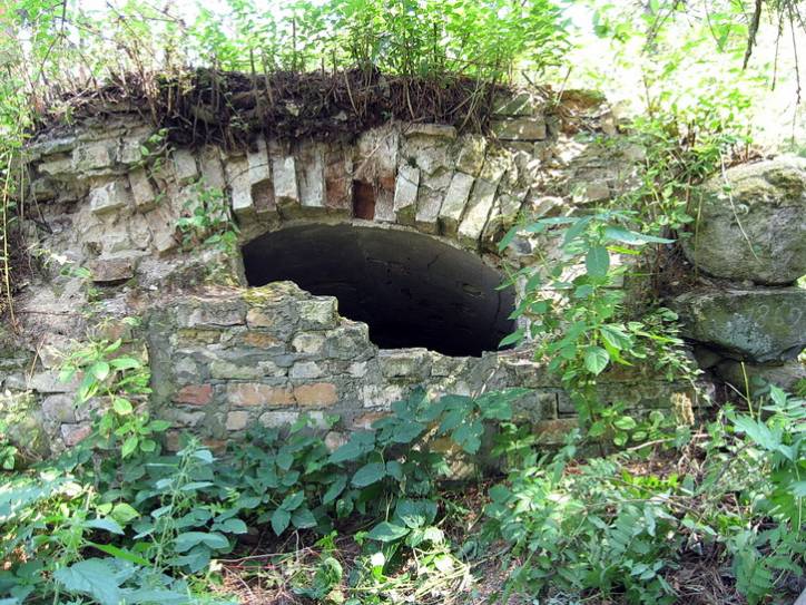 Iščałna.  The tomb 