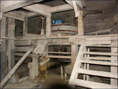 Асташына |  Млын вадзяны . Унутранае памяшканьне. Фрагмент