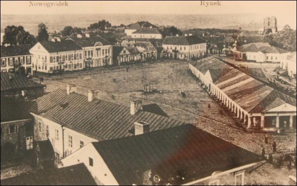  - Miasto na starych pocztówkach . Rynek w Nowogródku