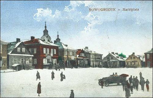  - Miasto na starych pocztówkach . Nowogrodek plac rynku pocztówka z lat 1915-18.