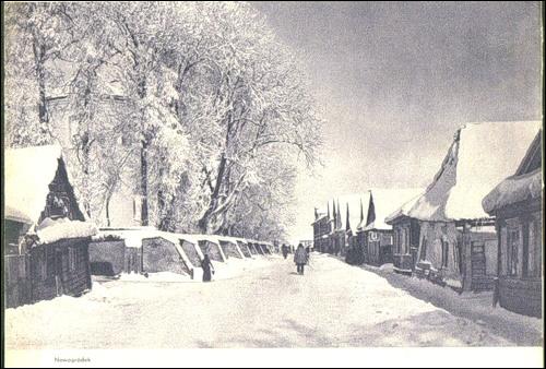  - Miasto na starych pocztówkach . Ulica Żydowska zimą w Nowogródku.