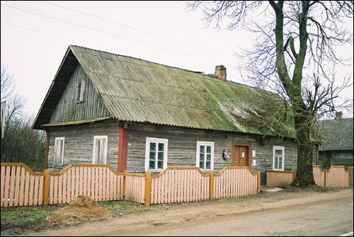  - В деревне . Дом Выдрыцких (родной дом Чеслава Немена)