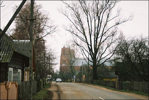  - В деревне . Вид на костёл от дома Выдрыцких
