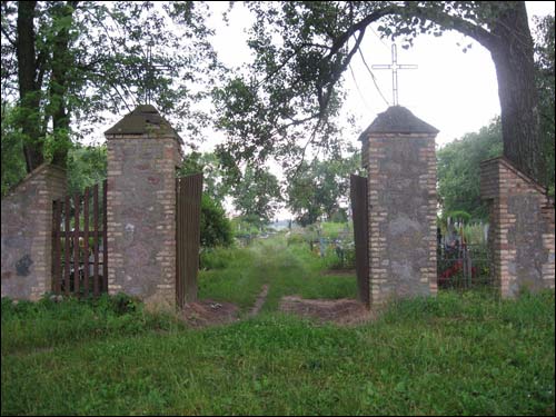 Dvarčany. In the village 