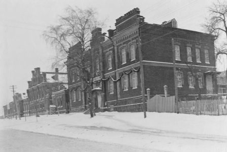  - Miasto na starych fotografiach . 