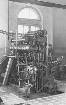  - Miasto na starych fotografiach . 