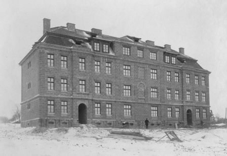  - Miasto na starych fotografiach . 