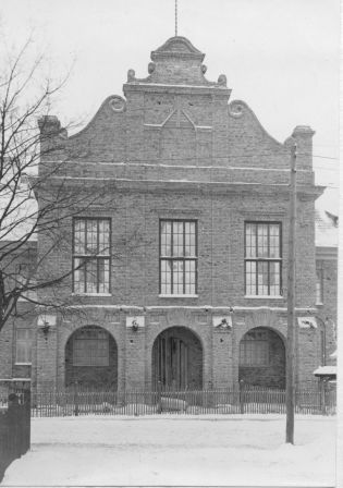  - Miasto na starych fotografiach . 