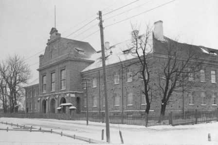  - Miasto na starych fotografiach . 