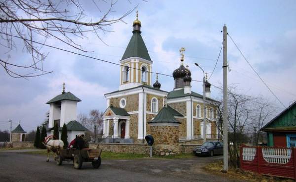 Пачапава |  Царква Покрыва Прасвятой Багародзіцы. Пакроўская царква ў Пачапаве, выгляд ад дарогі