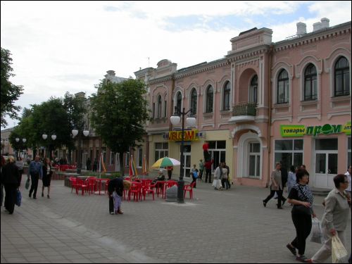 Забудова адной з цэнтральных вуліц горада. Датуецца пач. ХХ ст., але магчыма тут прысутнічаюць і будынкі канца XIX ст. Бабруйск. Вуліцы гораду