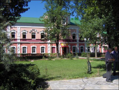 Будынак былой жаночай Аляксееўскай гімназіі. Сучасны стан Бабруйск. Вуліцы гораду