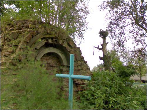  - Могілкі хрысціянскія. Рэшткі склепа і гняздо буслоў