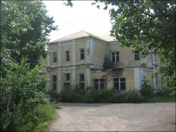  - Сядзіба . Погляд на сядзібны дом з боку пад'езда