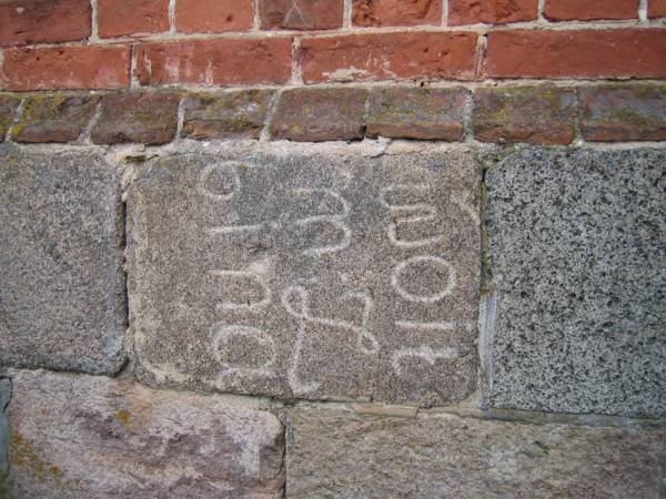 Зембін |  Царква Святога Міхала Арханёла. У падмурку- камень (надмагілле?) войта мястэчка Зембіна.