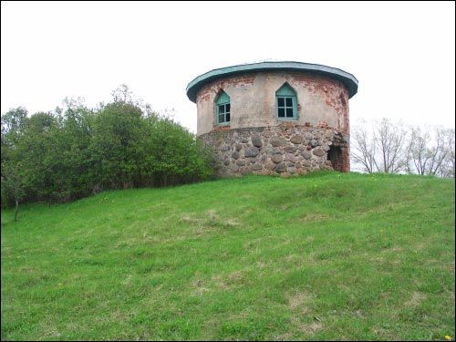  - Kaplica grobowa Dybowskich. Widok z drogi