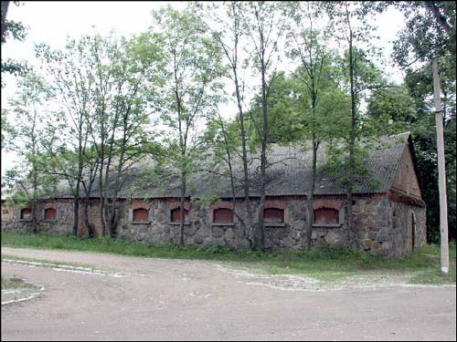  - Zespół dworsko-parkowy Czapskich. Obora