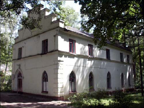  - Zespół dworsko-parkowy Czapskich. Budynek mieszkalny pracowników pałacu