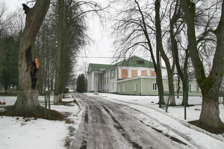 Nowosiółki Wielkie. Dwór Kostrowickich