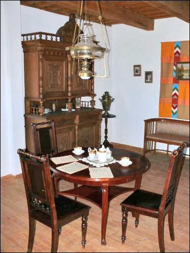 Rakucioŭščyna.  Maksim Bahdanovič Museum