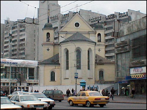 Минск |  Церковь Святых Апостолов Петра и Павла. Вид с востока