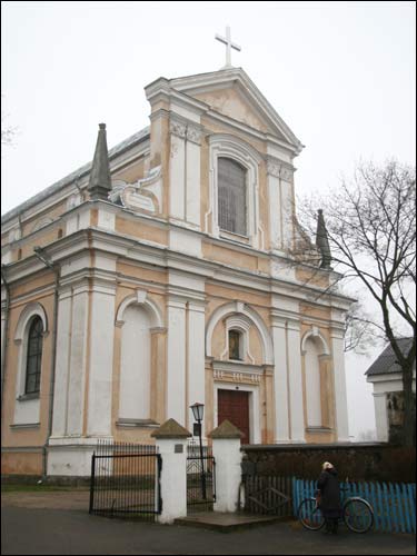 Świr |  Kościół Św. Mikołaja. Fasada główna