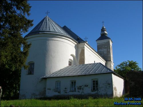 Zaświrz |  Kościół Św. Trójcy. Widok od strony apsydy