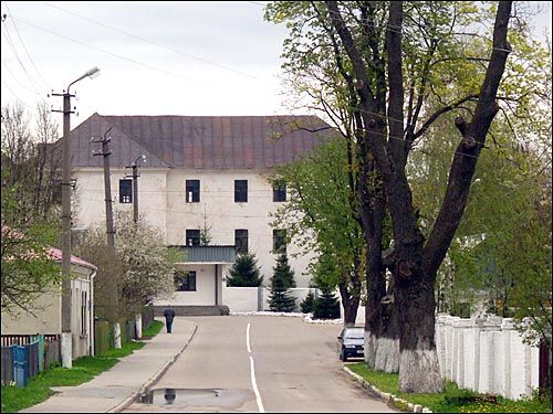 Нясвіж |  Кляштар бэрнардынаў. Погляд на кляштар ад Фары. 2005 г.