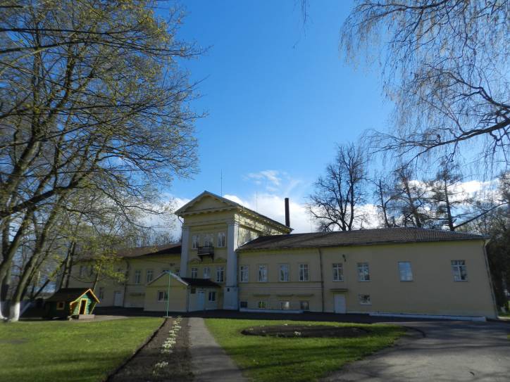  - Zespół dworsko-parkowy Brochockich. 
