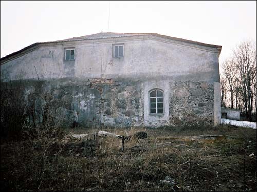 Pierwomajski (Kuchcicze). Dwór gospodarczy 