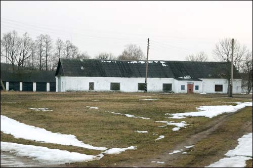 Pierwomajski (Kuchcicze). Dwór gospodarczy 