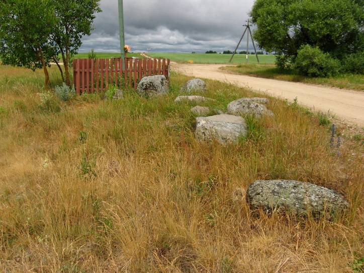 Hiliki.  The Rock graves