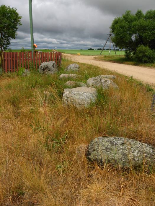 Hiliki.  The Rock graves