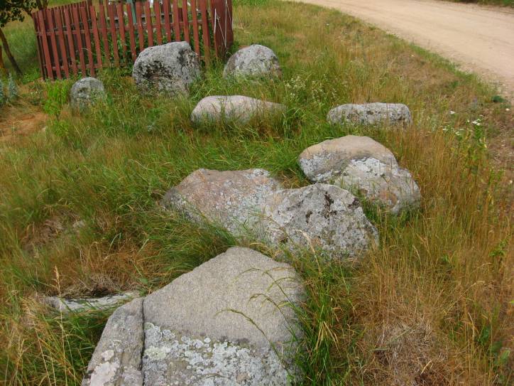 Hiliki.  The Rock graves
