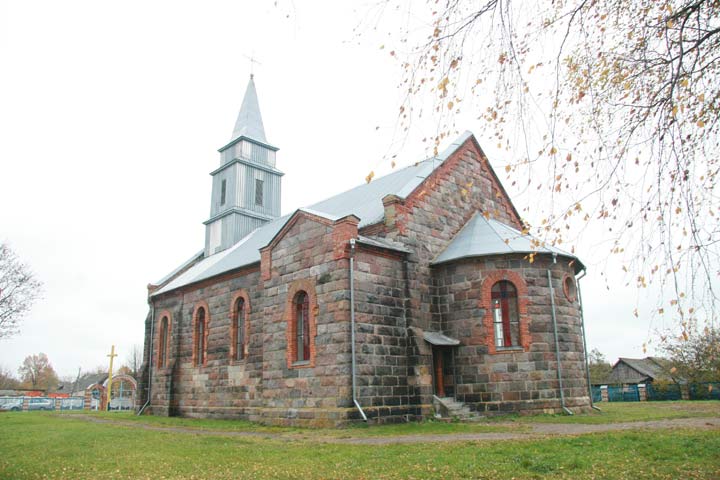 Ilja |  Catholic church of the Sacred Heart of Jesus. View from the west