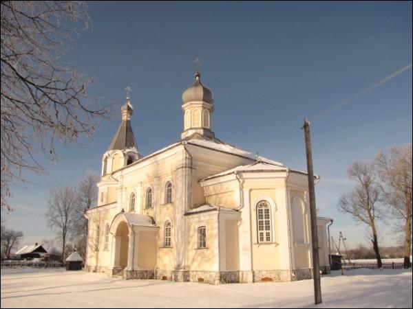 Погляд на апсіду і бакавы фасад Сялец. Царква Успення Прасвятой Багародзіцы