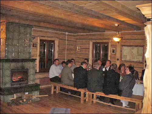  -  Siedziba Biełych «Marcinowa gęś». Spotkanie przyjaciół w sali dworku