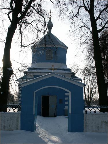 Церковь Святого Архангела Михаила Остромечеве. Церковная брама  - Церковь Святого Архангела Михаила. Церковная брама